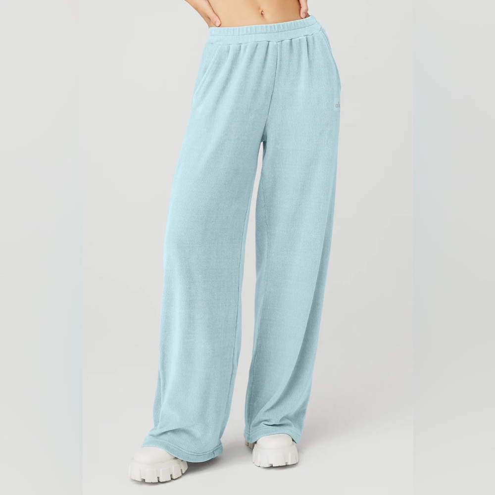 NWT ALO Yoga Chenille High-Waist Wide Leg Chalet Pant in Chalk Blue (Cozy, Warm)